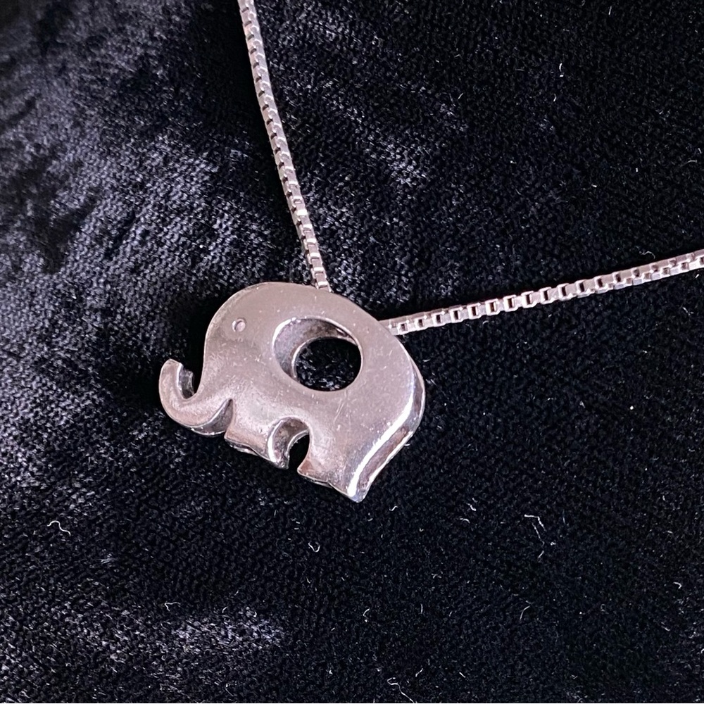 STERLING SILVER ELEPHANT CHARM/PENDANT WITH BOX CHAIN